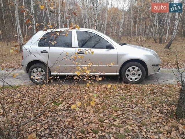 Серый Шкода Фабия, объемом двигателя 1.2 л и пробегом 202 тыс. км за 3700 $, фото 2 на Automoto.ua