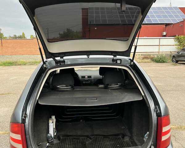 Сірий Шкода Фабія, об'ємом двигуна 1.2 л та пробігом 150 тис. км за 3800 $, фото 6 на Automoto.ua