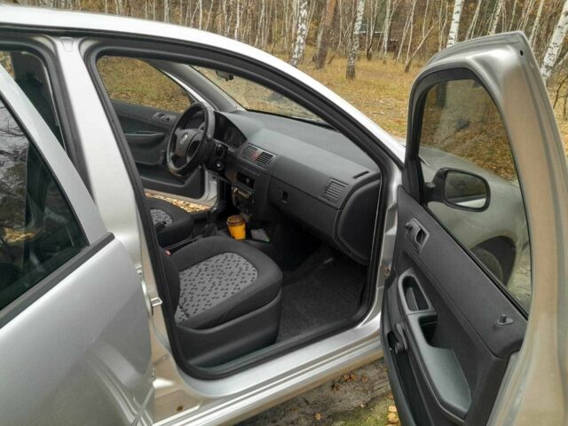 Серый Шкода Фабия, объемом двигателя 1.2 л и пробегом 202 тыс. км за 3700 $, фото 10 на Automoto.ua