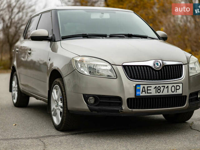 Серый Шкода Фабия, объемом двигателя 1.39 л и пробегом 204 тыс. км за 4900 $, фото 1 на Automoto.ua