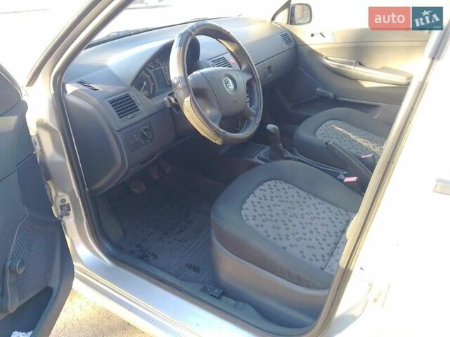 Шкода Фабия 2007 в Сквира на Automoto.ua Серый Шкода Фабия, объемом двигателя 1.2 л и пробегом 202 тыс. км за 3750 $, фото 6 на Automoto.ua