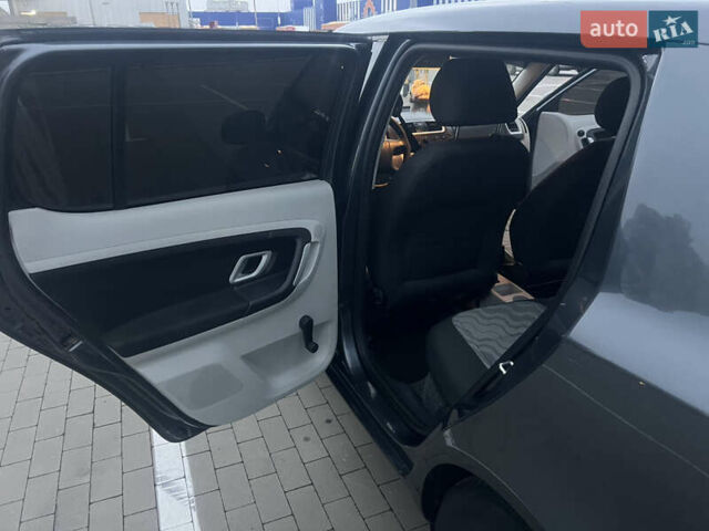 Серый Шкода Фабия, объемом двигателя 1.39 л и пробегом 181 тыс. км за 5400 $, фото 3 на Automoto.ua