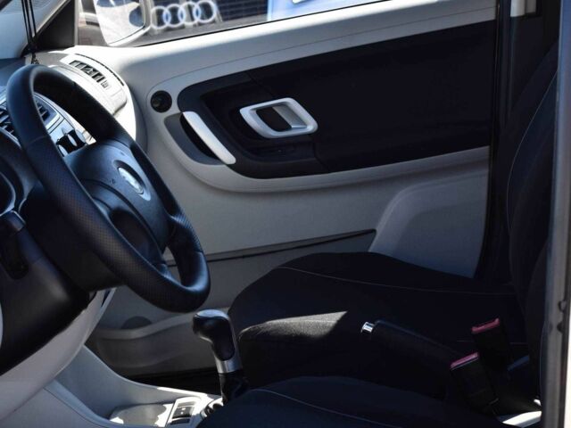 Серый Шкода Фабия, объемом двигателя 1.4 л и пробегом 201 тыс. км за 5450 $, фото 8 на Automoto.ua