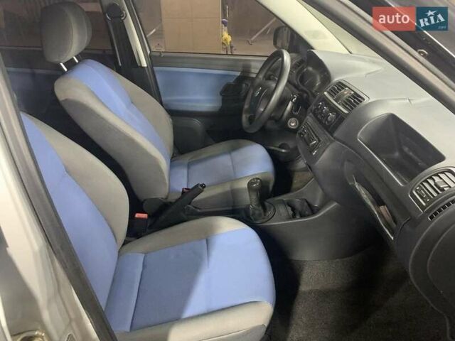 Серый Шкода Фабия, объемом двигателя 1.2 л и пробегом 154 тыс. км за 4299 $, фото 6 на Automoto.ua