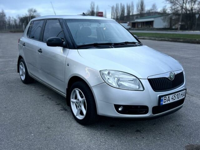 Сірий Шкода Фабія, об'ємом двигуна 1.2 л та пробігом 198 тис. км за 3999 $, фото 1 на Automoto.ua