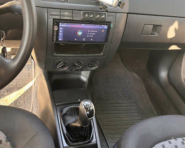 Шкода Фабия 2007 в Харькове на Automoto.ua Серый Шкода Фабия, объемом двигателя 1.2 л и пробегом 193 тыс. км за 4200 $, фото 5 на Automoto.ua
