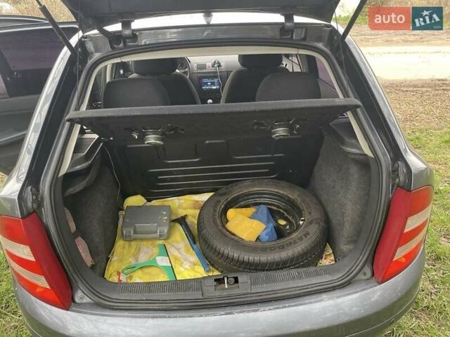 Сірий Шкода Фабія, об'ємом двигуна 1.2 л та пробігом 145 тис. км за 3900 $, фото 6 на Automoto.ua
