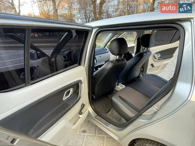 Сірий Шкода Фабія, об'ємом двигуна 1.4 л та пробігом 260 тис. км за 4299 $, фото 21 на Automoto.ua