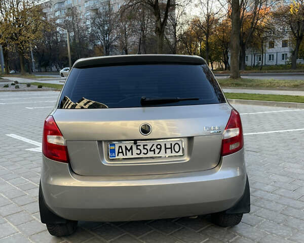 Сірий Шкода Фабія, об'ємом двигуна 1.4 л та пробігом 260 тис. км за 4299 $, фото 5 на Automoto.ua