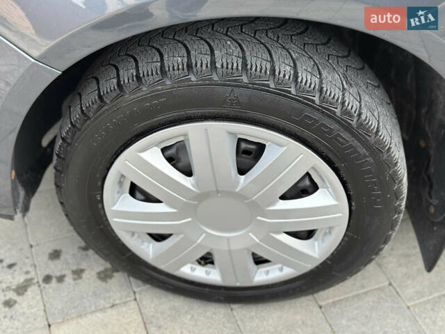 Серый Шкода Фабия, объемом двигателя 1.2 л и пробегом 179 тыс. км за 4299 $, фото 41 на Automoto.ua