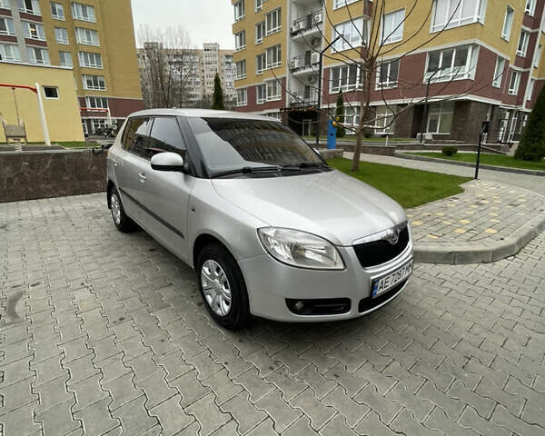 Серый Шкода Фабия, объемом двигателя 1.39 л и пробегом 208 тыс. км за 5500 $, фото 1 на Automoto.ua