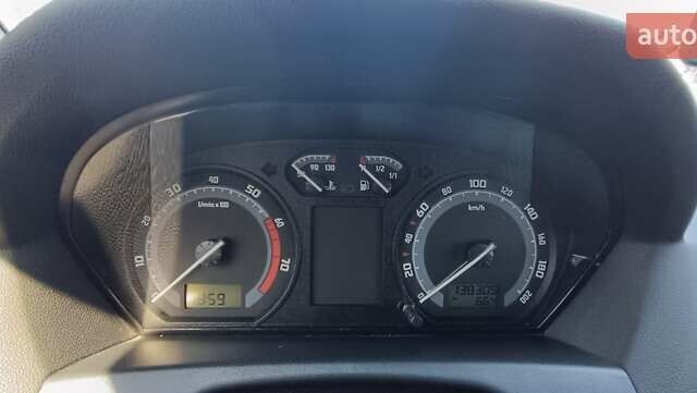 Серый Шкода Фабия, объемом двигателя 1.2 л и пробегом 144 тыс. км за 3850 $, фото 8 на Automoto.ua