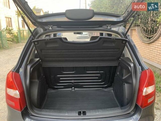 Серый Шкода Фабия, объемом двигателя 1.2 л и пробегом 80 тыс. км за 4700 $, фото 8 на Automoto.ua