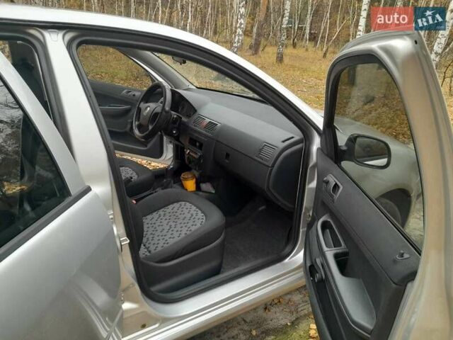 Серый Шкода Фабия, объемом двигателя 1.2 л и пробегом 202 тыс. км за 3700 $, фото 10 на Automoto.ua