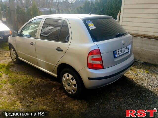 Серый Шкода Фабия, объемом двигателя 1.2 л и пробегом 110 тыс. км за 3800 $, фото 1 на Automoto.ua