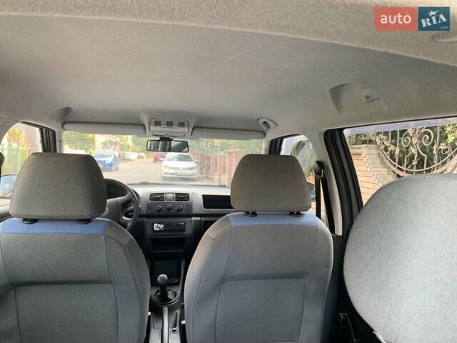 Серый Шкода Фабия, объемом двигателя 1.2 л и пробегом 80 тыс. км за 4700 $, фото 5 на Automoto.ua