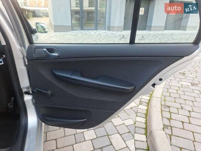 Серый Шкода Фабия, объемом двигателя 1.4 л и пробегом 116 тыс. км за 4650 $, фото 40 на Automoto.ua