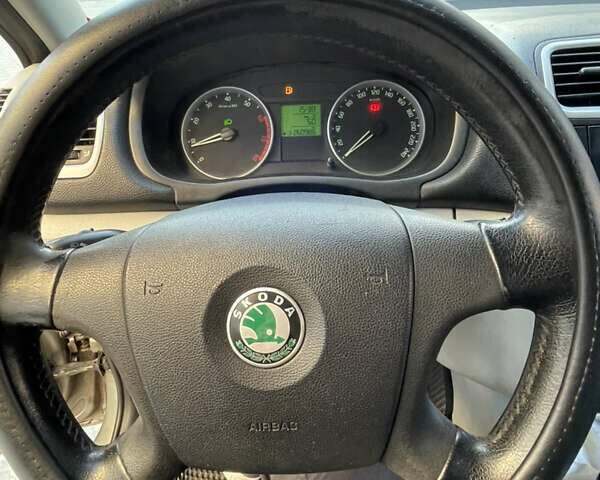 Сірий Шкода Фабія, об'ємом двигуна 1.4 л та пробігом 260 тис. км за 4299 $, фото 12 на Automoto.ua