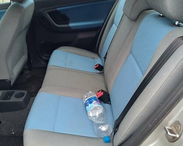 Серый Шкода Фабия, объемом двигателя 1.2 л и пробегом 102 тыс. км за 3999 $, фото 10 на Automoto.ua