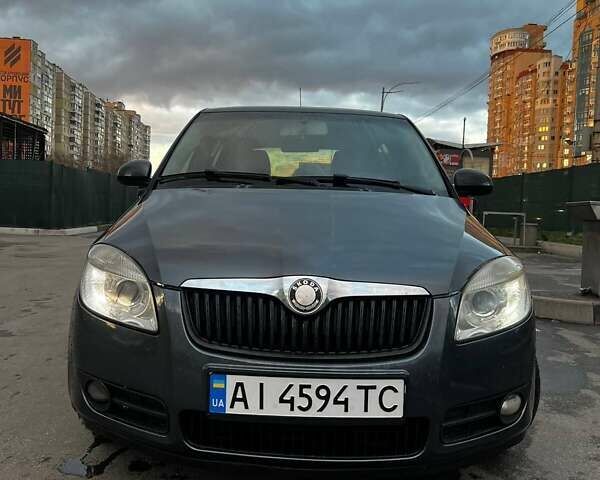 Серый Шкода Фабия, объемом двигателя 1.4 л и пробегом 267 тыс. км за 4300 $, фото 8 на Automoto.ua