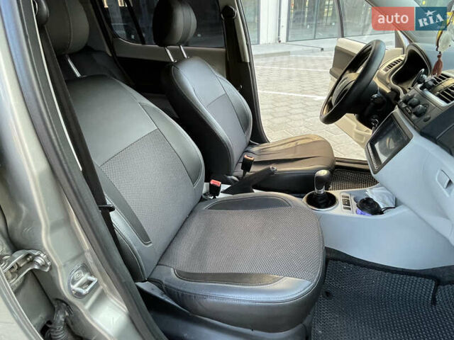 Сірий Шкода Фабія, об'ємом двигуна 1.4 л та пробігом 260 тис. км за 4299 $, фото 18 на Automoto.ua