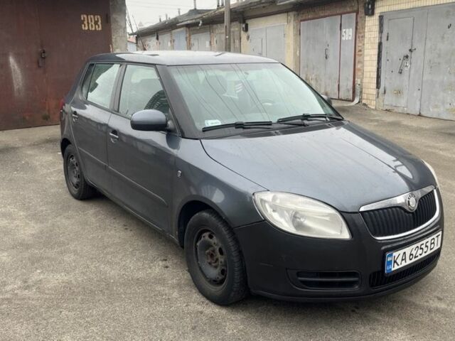 Шкода Фабия 2007 в Киеве на Automoto.ua Серый Шкода Фабия, объемом двигателя 1.2 л и пробегом 293 тыс. км за 3700 $, фото 1 на Automoto.ua