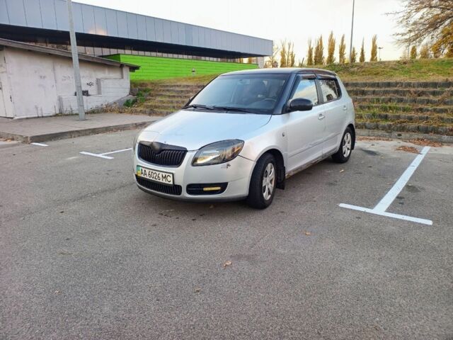 Серый Шкода Фабия, объемом двигателя 1.4 л и пробегом 372 тыс. км за 3500 $, фото 1 на Automoto.ua