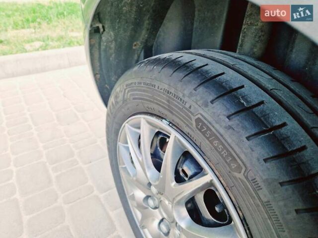 Серый Шкода Фабия, объемом двигателя 1.2 л и пробегом 158 тыс. км за 4100 $, фото 15 на Automoto.ua