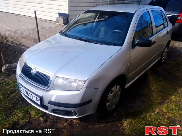 Серый Шкода Фабия, объемом двигателя 1.2 л и пробегом 110 тыс. км за 3800 $, фото 2 на Automoto.ua