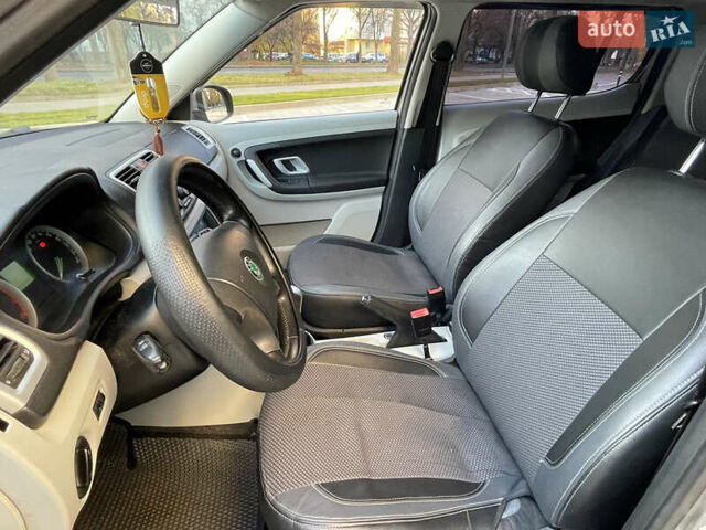 Сірий Шкода Фабія, об'ємом двигуна 1.4 л та пробігом 260 тис. км за 4299 $, фото 16 на Automoto.ua