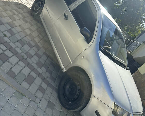 Сірий Шкода Фабія, об'ємом двигуна 1.2 л та пробігом 349 тис. км за 3200 $, фото 1 на Automoto.ua