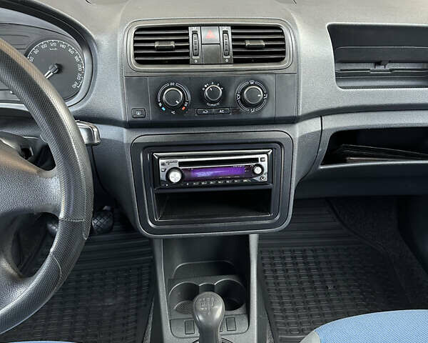 Серый Шкода Фабия, объемом двигателя 1.2 л и пробегом 179 тыс. км за 4299 $, фото 28 на Automoto.ua