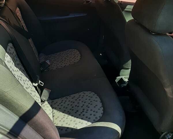 Серый Шкода Фабия, объемом двигателя 1.2 л и пробегом 157 тыс. км за 4500 $, фото 9 на Automoto.ua