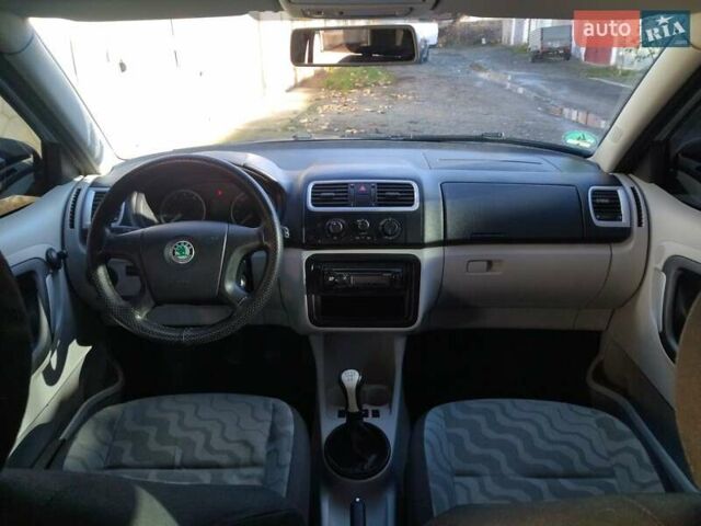 Серый Шкода Фабия, объемом двигателя 1.2 л и пробегом 195 тыс. км за 3900 $, фото 3 на Automoto.ua