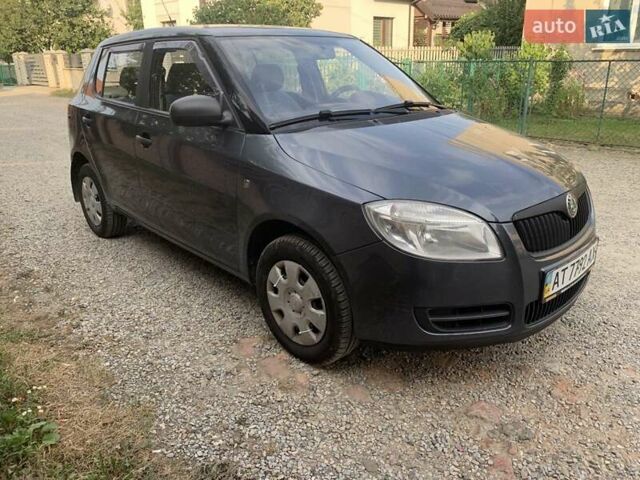 Серый Шкода Фабия, объемом двигателя 1.2 л и пробегом 80 тыс. км за 4700 $, фото 3 на Automoto.ua