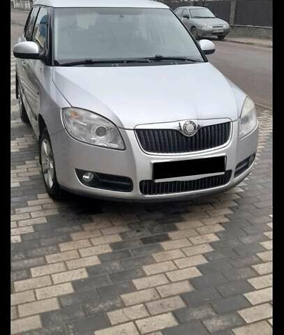 Серый Шкода Фабия, объемом двигателя 1.39 л и пробегом 145 тыс. км за 4500 $, фото 2 на Automoto.ua