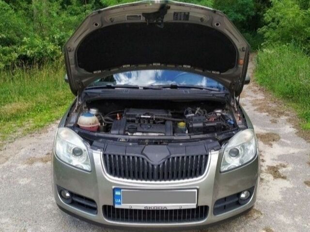 Серый Шкода Фабия, объемом двигателя 1.4 л и пробегом 205 тыс. км за 6000 $, фото 7 на Automoto.ua
