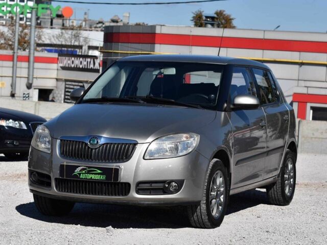 Серый Шкода Фабия, объемом двигателя 1.4 л и пробегом 201 тыс. км за 5450 $, фото 5 на Automoto.ua