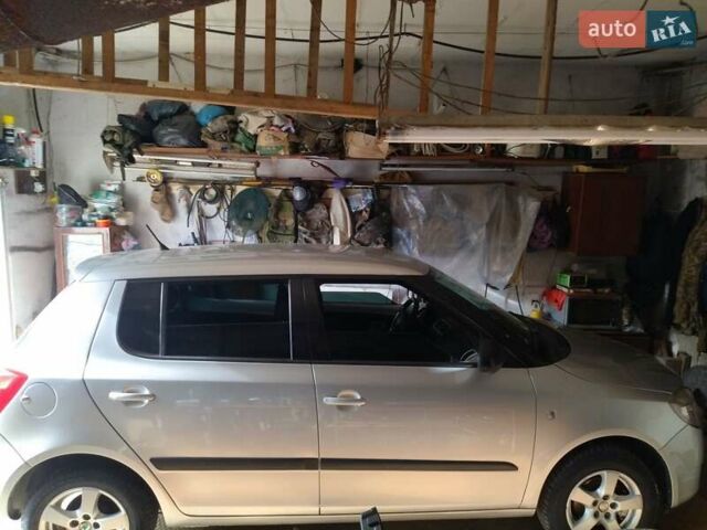 Серый Шкода Фабия, объемом двигателя 1.2 л и пробегом 195 тыс. км за 3900 $, фото 1 на Automoto.ua