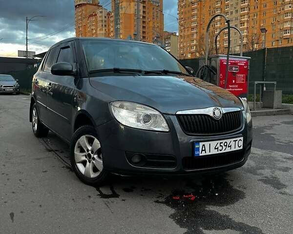 Серый Шкода Фабия, объемом двигателя 1.4 л и пробегом 267 тыс. км за 4300 $, фото 5 на Automoto.ua