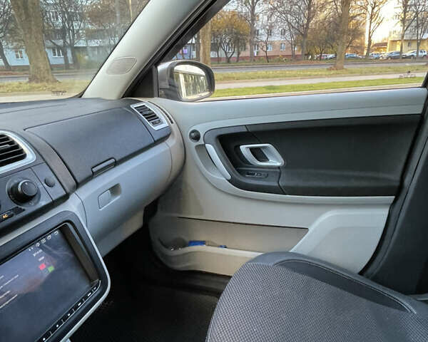 Сірий Шкода Фабія, об'ємом двигуна 1.4 л та пробігом 260 тис. км за 4299 $, фото 14 на Automoto.ua