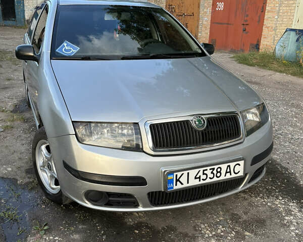 Серый Шкода Фабия, объемом двигателя 1.2 л и пробегом 318 тыс. км за 4500 $, фото 5 на Automoto.ua