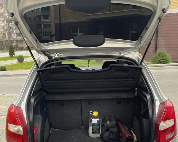 Серый Шкода Фабия, объемом двигателя 1.39 л и пробегом 208 тыс. км за 5500 $, фото 16 на Automoto.ua