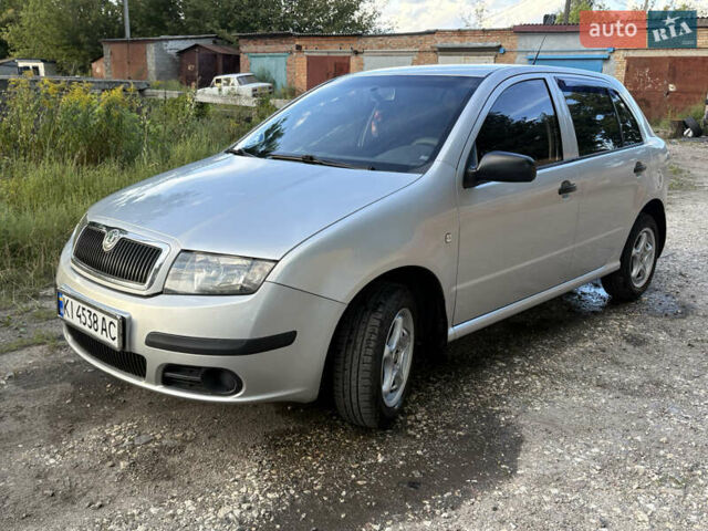 Серый Шкода Фабия, объемом двигателя 1.2 л и пробегом 318 тыс. км за 4500 $, фото 4 на Automoto.ua