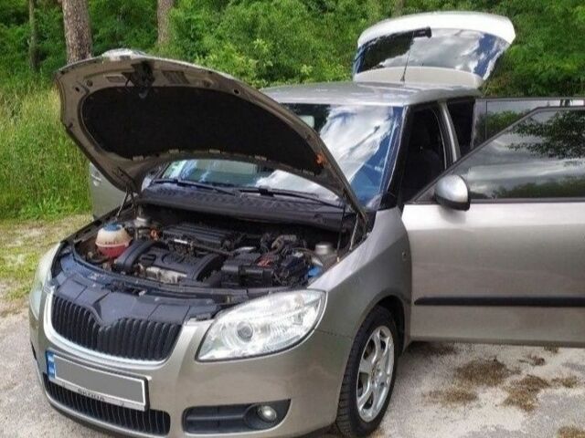 Серый Шкода Фабия, объемом двигателя 1.4 л и пробегом 205 тыс. км за 6000 $, фото 8 на Automoto.ua