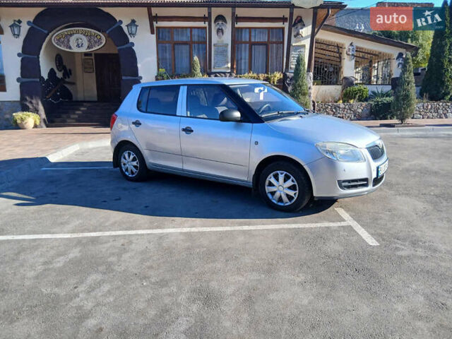 Серый Шкода Фабия, объемом двигателя 1.2 л и пробегом 144 тыс. км за 4700 $, фото 2 на Automoto.ua