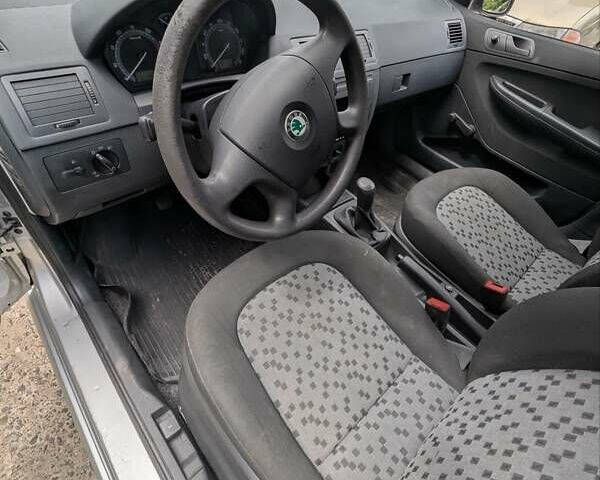 Шкода Фабия 2007 в Киеве на Automoto.ua Серый Шкода Фабия, объемом двигателя 1.2 л и пробегом 101 тыс. км за 4800 $, фото 13 на Automoto.ua