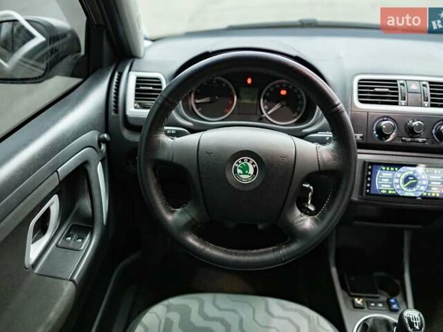 Серый Шкода Фабия, объемом двигателя 1.39 л и пробегом 204 тыс. км за 4900 $, фото 10 на Automoto.ua