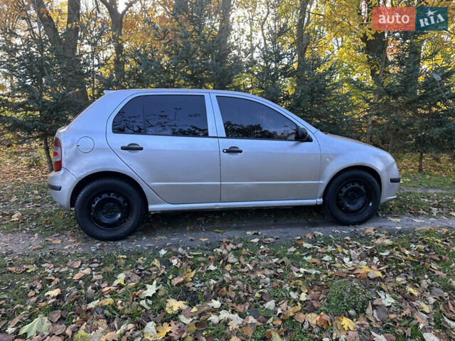Серый Шкода Фабия, объемом двигателя 1.2 л и пробегом 350 тыс. км за 2400 $, фото 3 на Automoto.ua