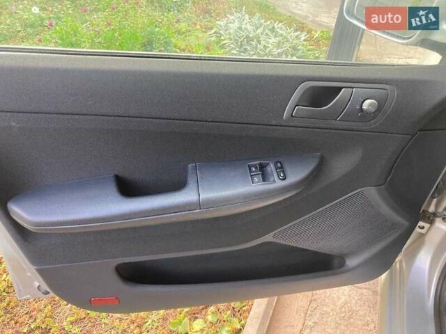 Шкода Фабия 2007 в Каменское - Днепродзержинск на Automoto.ua Серый Шкода Фабия, объемом двигателя 1.2 л и пробегом 122 тыс. км за 4923 $, фото 7 на Automoto.ua